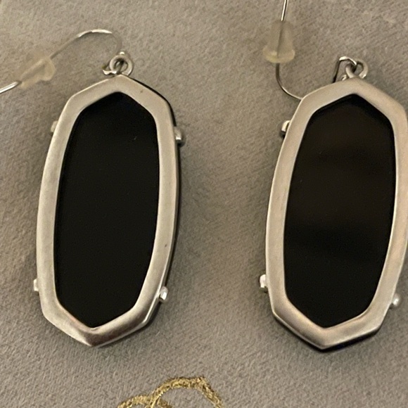 Kendra Scott: Faceted Elle Silver Drop Earrings in Black - Picture 5 of 5